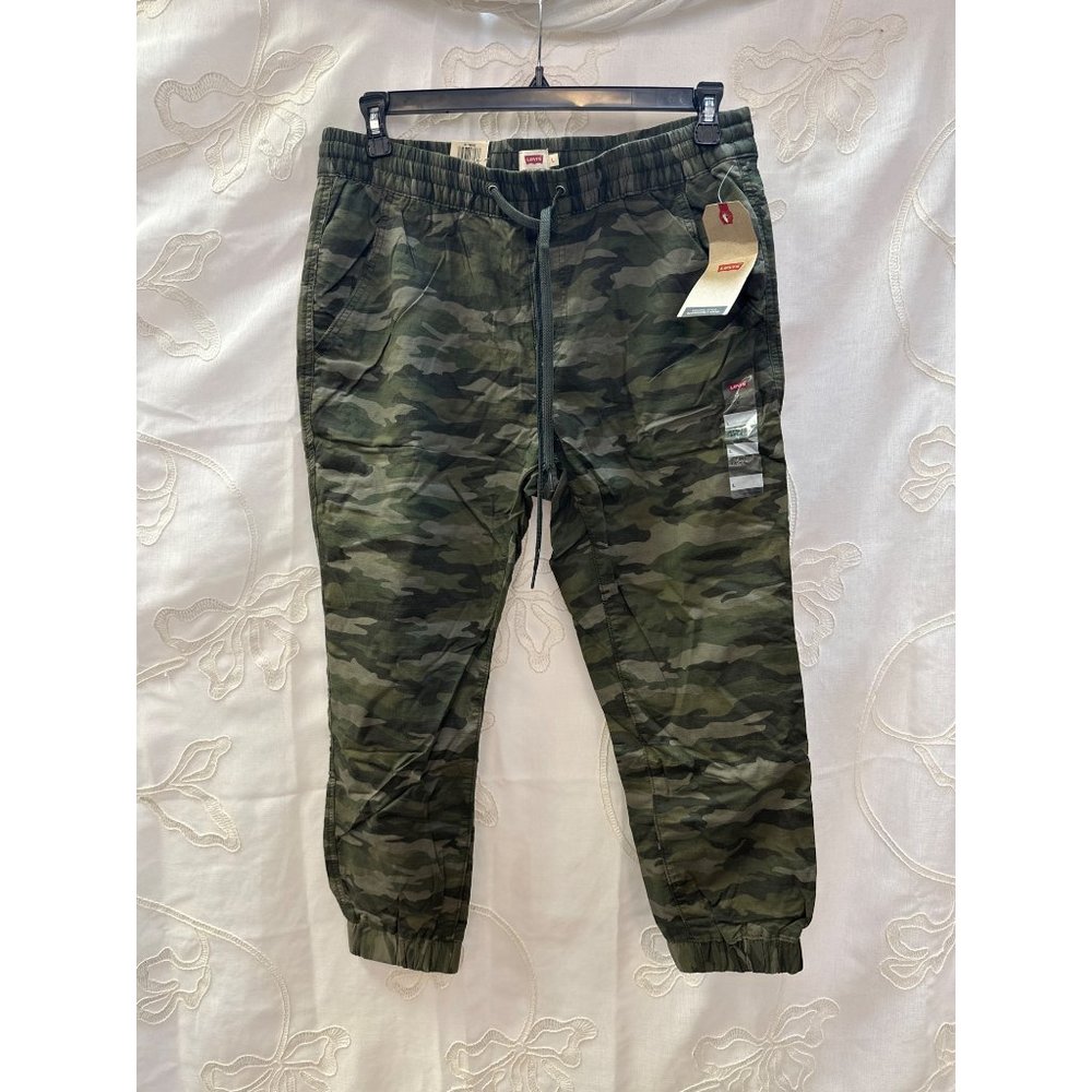 NWT Levi's Green Camo Joggers Large